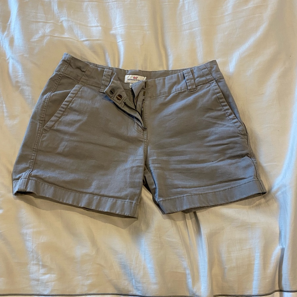 Vineyard Vines gray shorts size 0, EUC